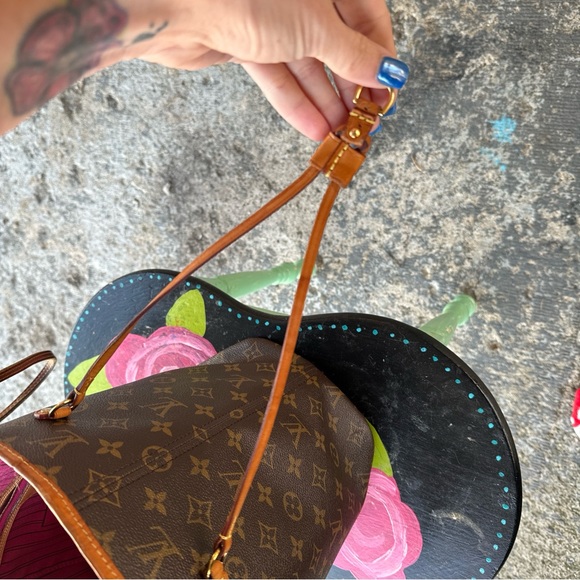 Authentic Louis Vuitton Neverfull MM Monogram Fuchsia - Picture 13 of 15